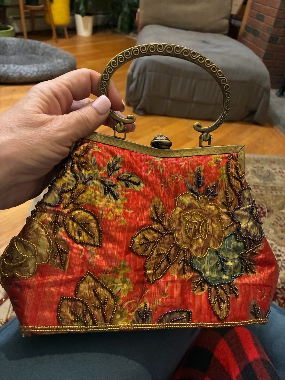 Vintage-Inspired Embroidered Red Floral Handbag